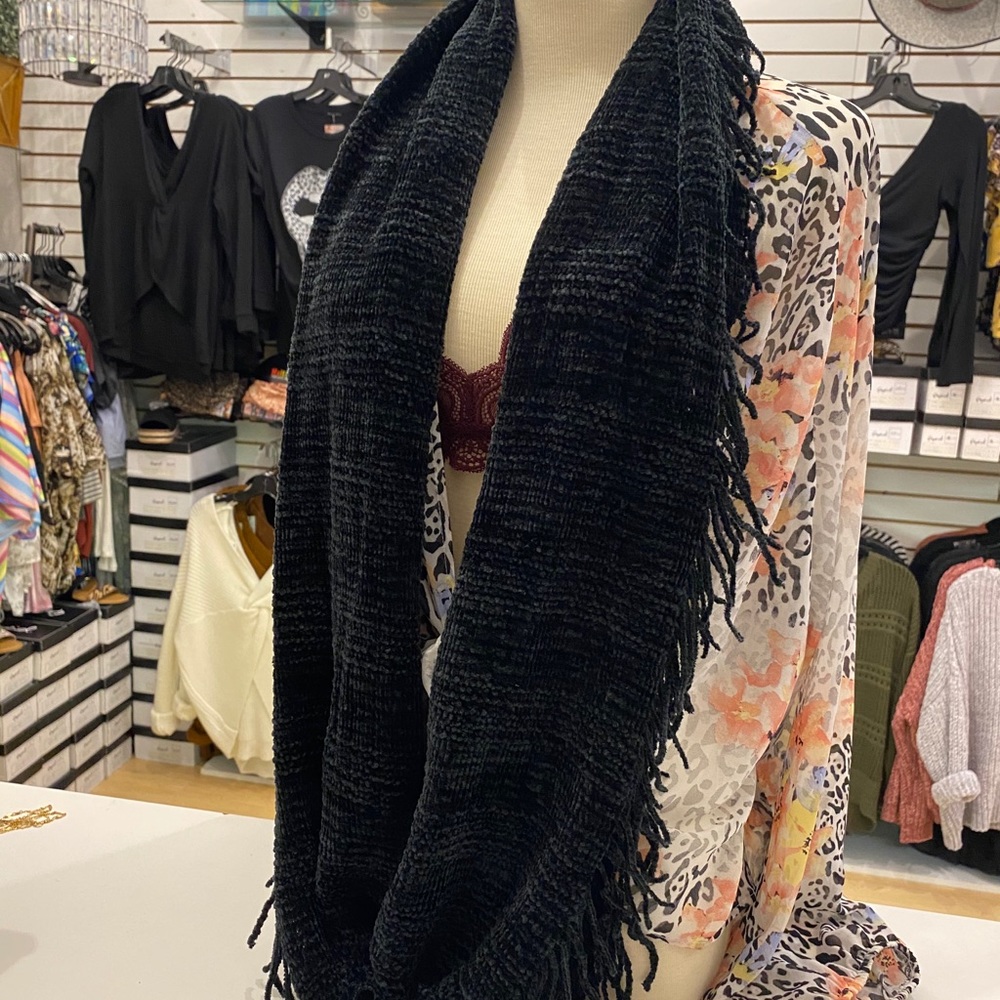 Fringe infinity scarf (black)